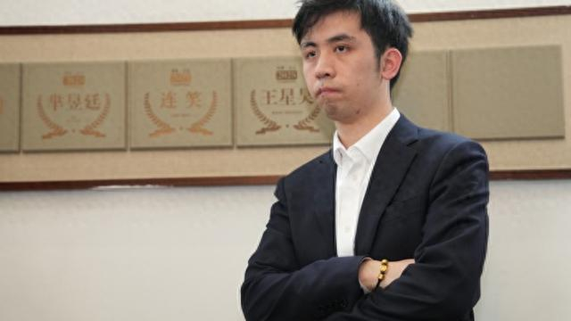 华体会官网-22岁王星昊成功卫冕天元头衔：冠军舞台的吸引力越来越大|决赛|围棋|上海|小星昊|杨楷文_新浪体育_新浪新闻